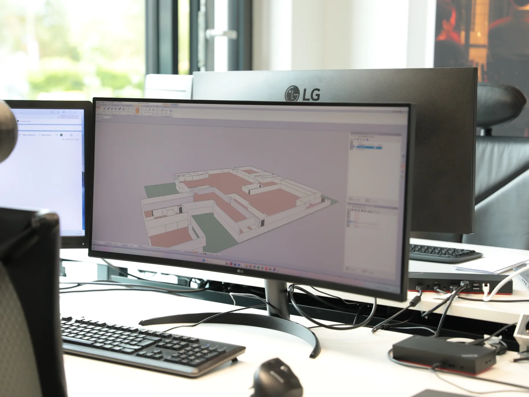 ibmh-karriere-plandetail-01-desktop - Ingenieurbüro Makowka & Hanik Bildschirm mit dem dreidimensionalen Gebäudemodell einer Grundrissplanung