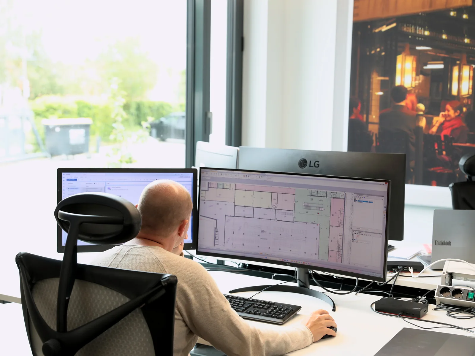 Planung der Technikflächen im Gebäudegrundriss am CAD-Arbeitsplatz